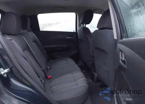 2015 Chevrolet Sonic Lt Auto z USA, uszkodzony, nr VIN 1G1JC6SGXF4205781